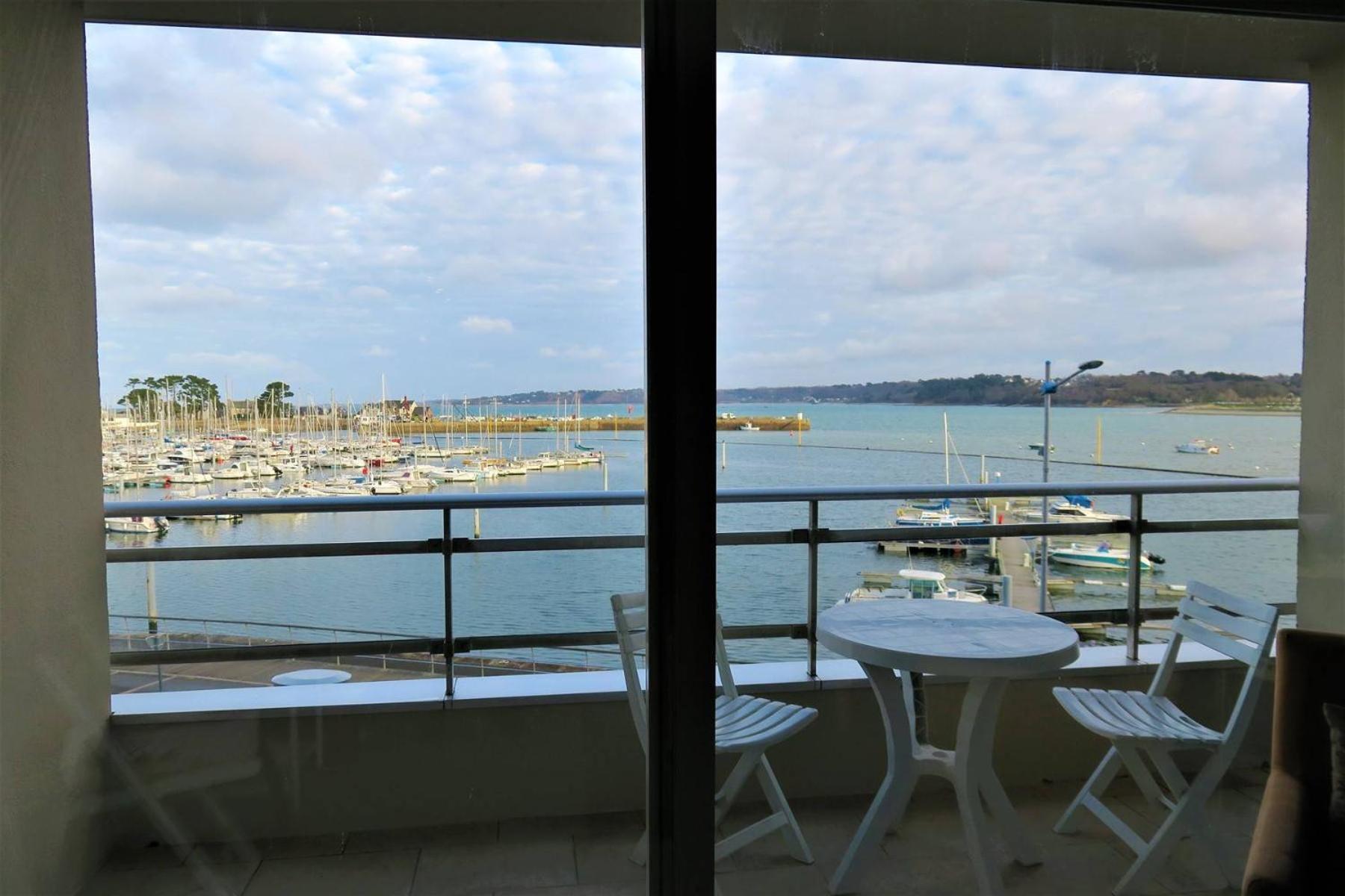 Appartement Superbe Tres Belle Vue à - Ref 819 *